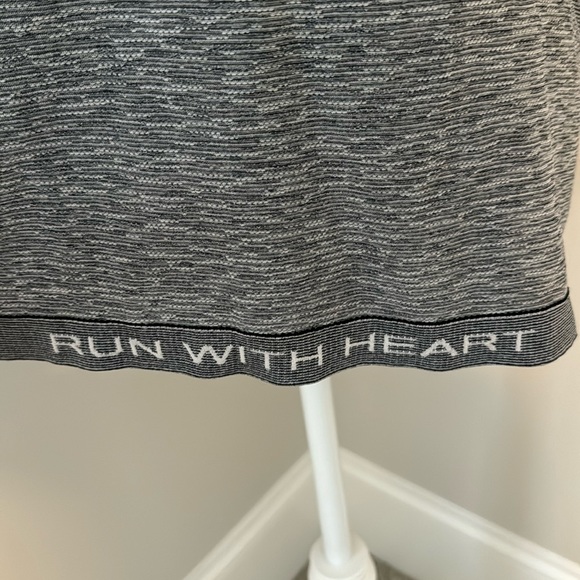 Lululemon Swiftly Tech Tank Grey Run with Heart 10 - Picture 3 of 3